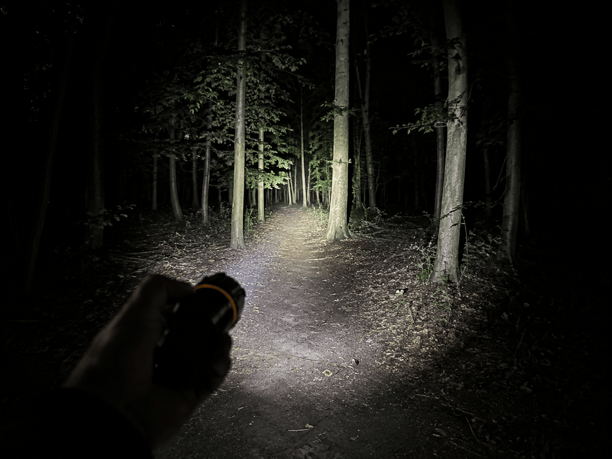Alpha Omega LED Zaklamp 15 Lumen – Compacte Batterij Zaklamp voor Klus, Nood & Outdoor - Dakdeals