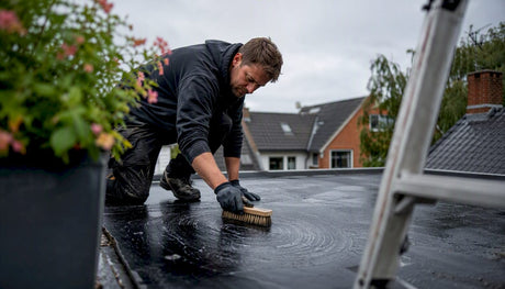 EPDM schoonmaken: veilig stappenplan voor doe-het-zelvers - Dakdeals