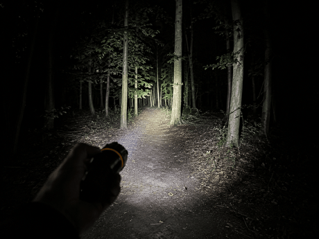 Alpha Omega LED Zaklamp 15 Lumen – Compacte Batterij Zaklamp voor Klus, Nood & Outdoor - Dakdeals